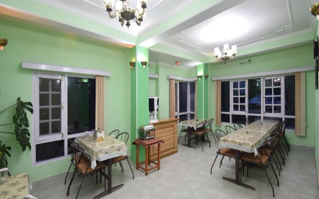 OYO 4479 Hotel Rock Heaven