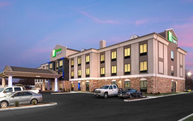 Holiday Inn Express Hutchinson, an IHG Hotel