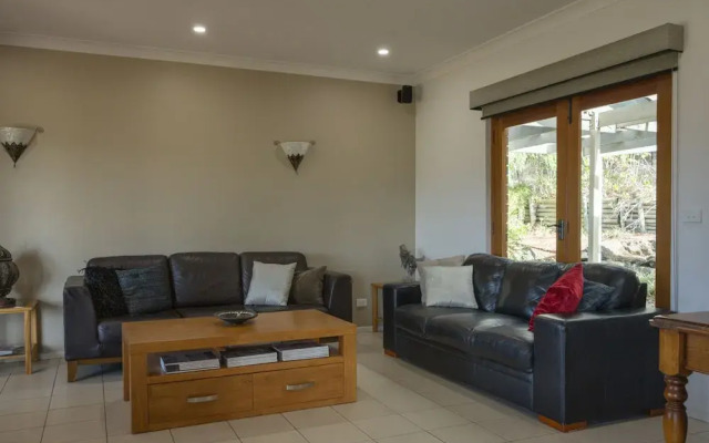 131 Your Vineyard Home in the heart of the Vale