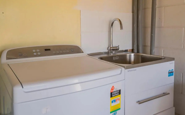 Beachfront Hideaway - Matarangi Holiday Home