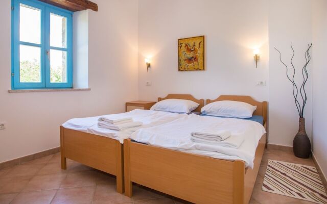 Modern Holiday Home With Pool in Sveti Lovrec Croatia