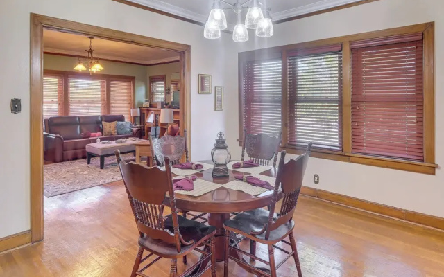 Walk to Main Street: Charming Roswell Home!