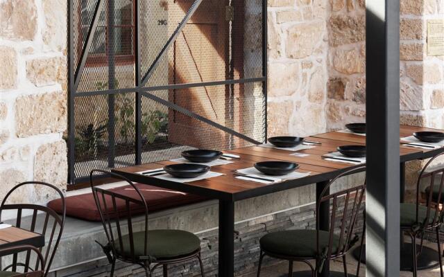 Garde Hotel and Warders Cottages