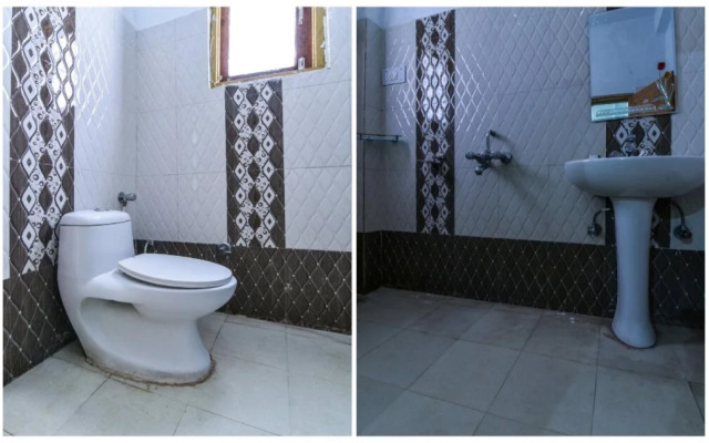 OYO 24873 Hotel Rama Palace