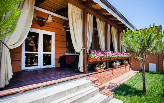 Zhemchug Village Hotel