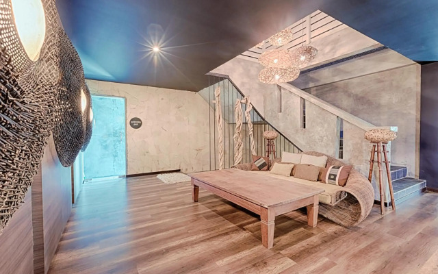 Lot 33 Boutique Hotel