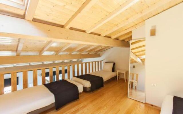 Almada Apartments 468