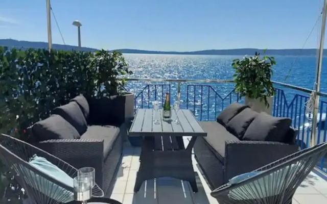 Coastal Charm in Kaštel Kambelovac With Terrace & Sea Views