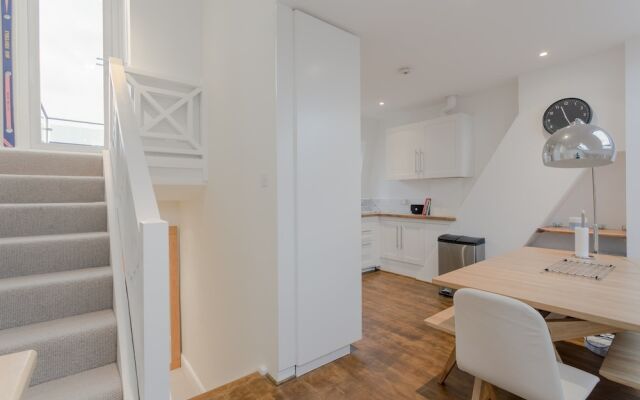 Spacious 2 Bedroom in Battersea