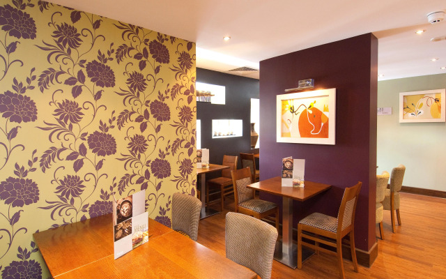 Premier Inn London Gatwick Manor Royal