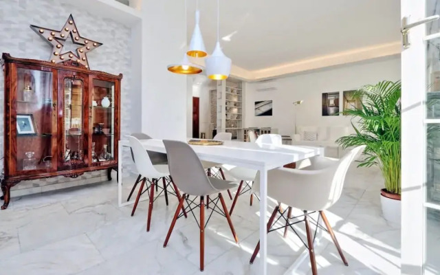 Elegant flat for 8 near Colosseum