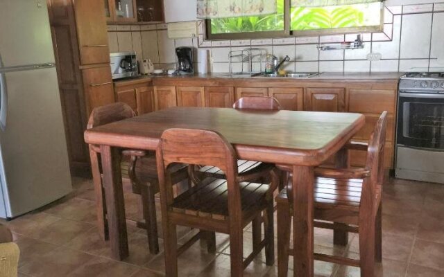Many's House - La Joya De Ballena