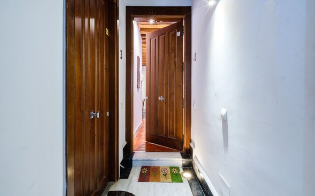 Apartamentos con patio junto a la catedral by Toledo AP