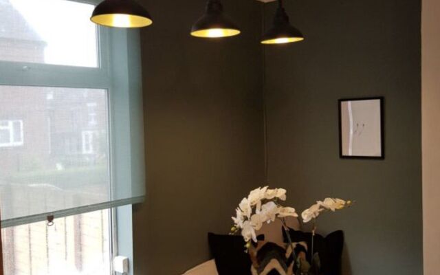 Beautiful and Classy 2 Bedroom Westbourne House