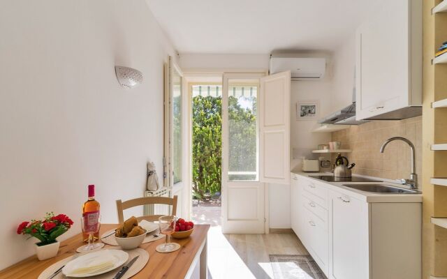 2865 Garden View Near the sea by Barbarhouse