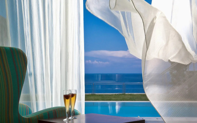 Louis Apostolata Resort and Spa