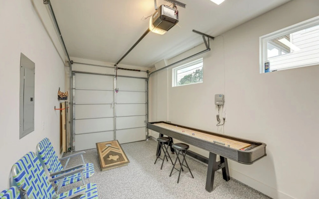 Modern Austin Retreat w/ Heated Cowboy Pool!