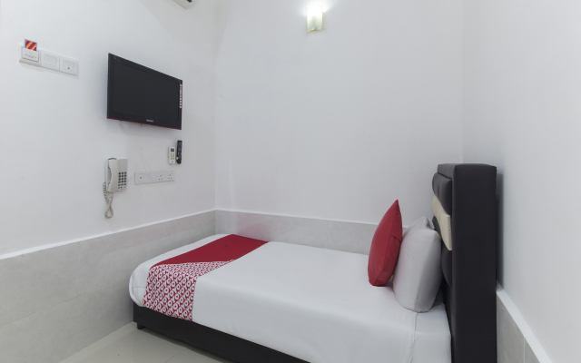 OYO 414  Adiff Palace Hotel