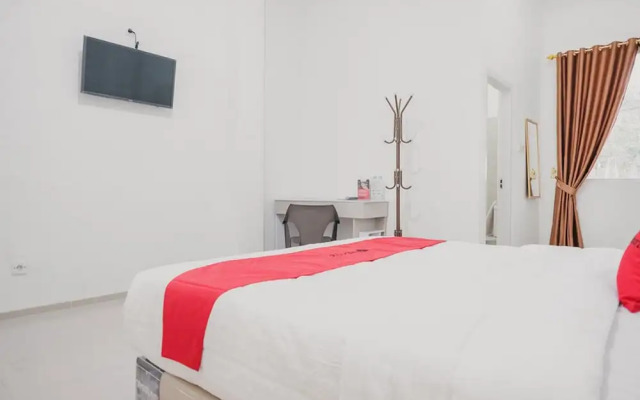 Rose Garden by RedDoorz