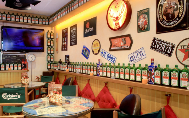 Barri Antic Hostel & Pub