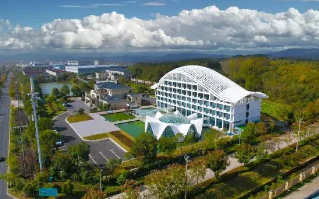 Huangshan Wuji Snow Mineral Water Holiday Hotel
