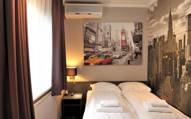 Tourist Inn Budget Hotel - Hostel