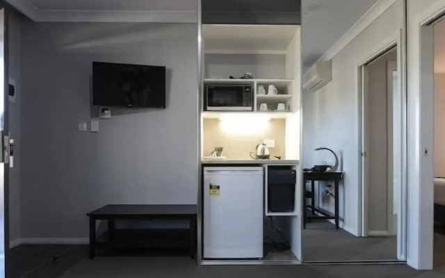 Aastro Dish Motor Inn