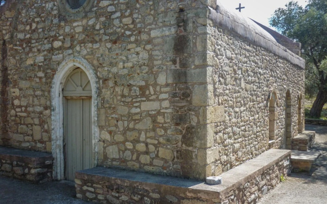 Zeus Traditional House