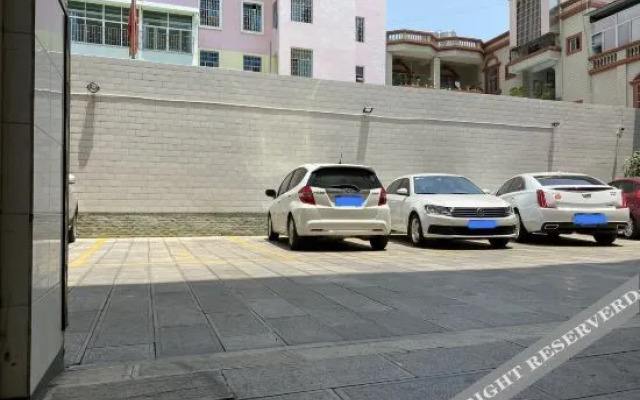 Mengzi 258 City Hotel