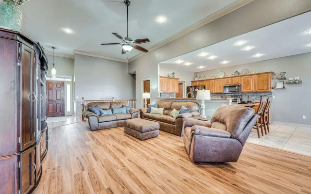 Relax Fireside: Branson West Gem w/ Hot Tub Access