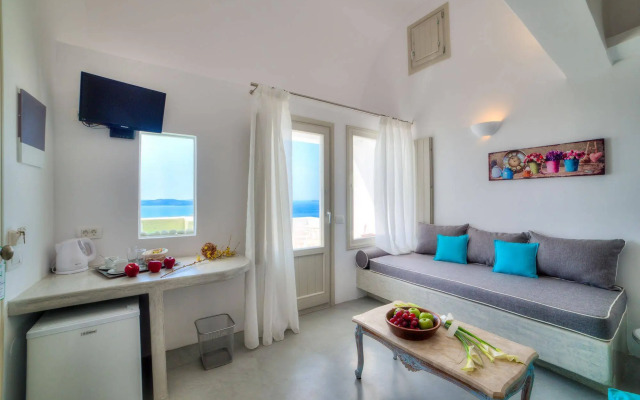 Kima Oia Suites