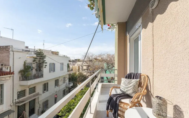 Sun splashed sanctum balconies Acropolis