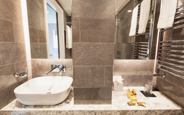 Clarendon Suites