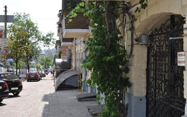 Gsm Apartment at Kiev Train Station