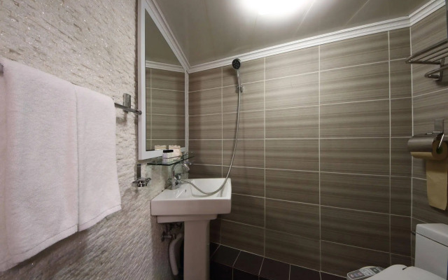 Nayaeddle Guesthouse