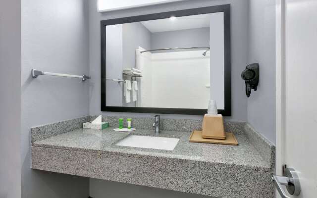 Days Inn by Wyndham Zachary LA