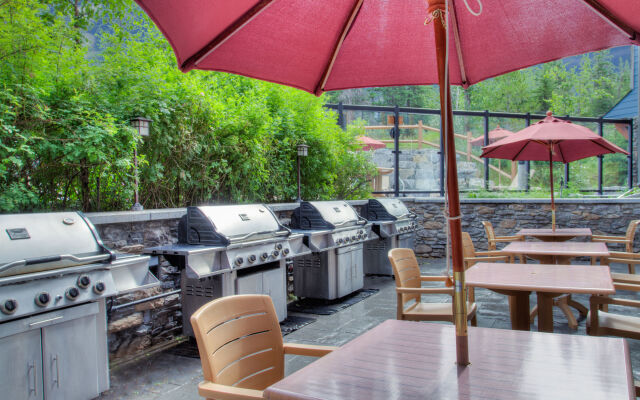 Blackstone Mountain Lodge by CLIQUE