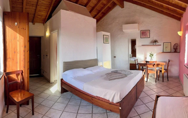 Panoramic Rural House With Garden