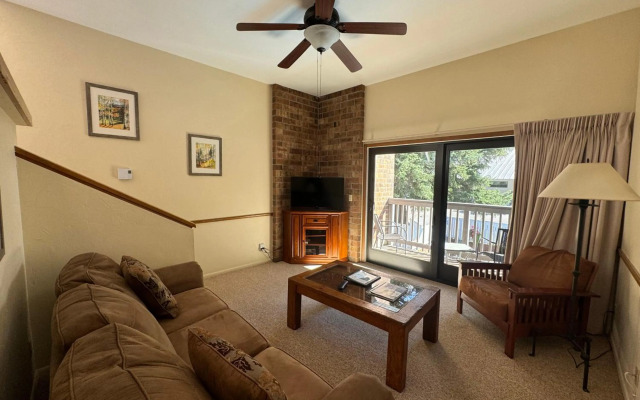 Shadow Mountain Lodge