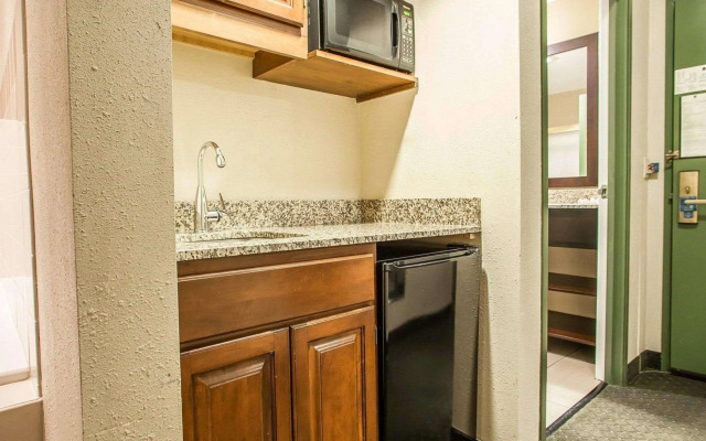 Comfort Suites Milwaukee Airport