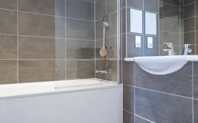 2 Bedroom Penthouse In Trendy Bermondsey