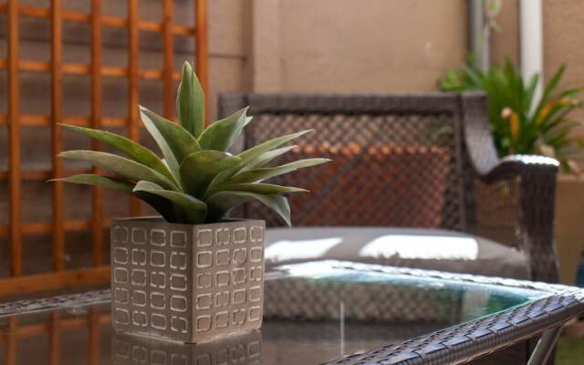 Manhattan Square 12 by CTHA