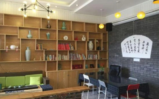 Yangshuo Fenglin Evening Inn (Bus Terminal Opera House Store)