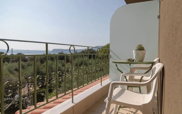 Ampoulos Rooms & Apartments