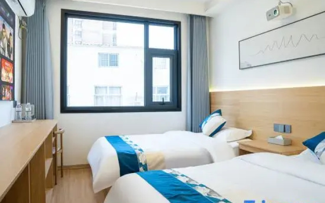 Xinzheng Banpoju Homestay (Henan Institute of Industry and Trade Shawo Li Subway Station)
