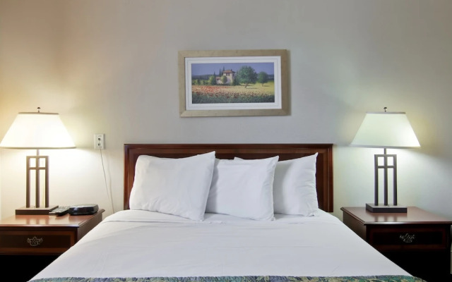 Travelodge by Wyndham Trenton