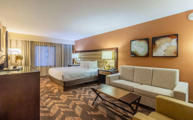 DoubleTree by Hilton Hotel Lawrence