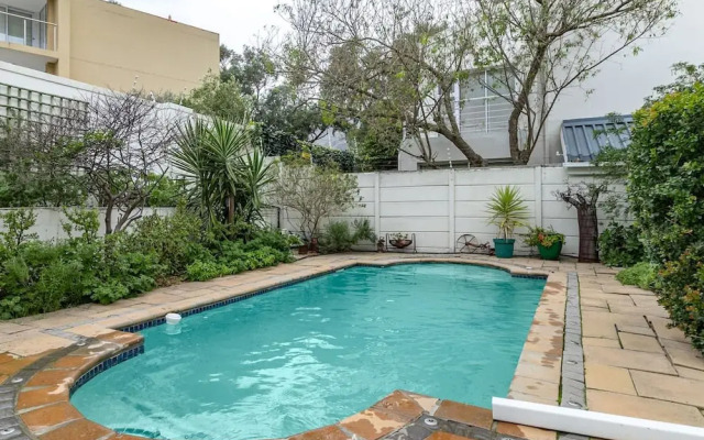 3 Bedroom Family Home - Houtbay