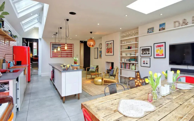 4 Bedroom House, Barnes
