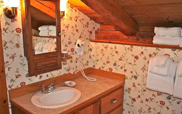 Seven Sea Street Inn